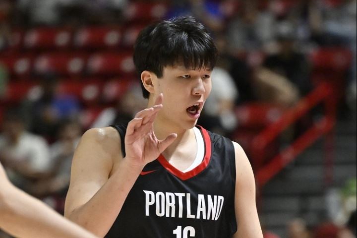 期待下半场💪杨瀚森半场出战14分钟 得8分2板2助2帽&正负值+14