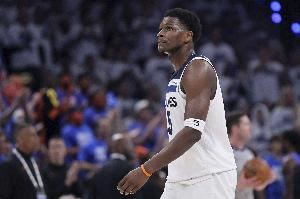 华子更多承担持球防守任务！芬奇：能一定程度上减少麦丹犯规麻烦