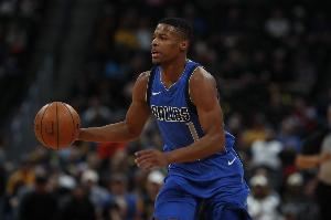 独行侠官方：球队裁掉小丹尼斯-史密斯、班顿和厄尔三名球员