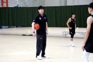 济南时报:山东新赛季目标就是确保进前8基础上 大力锻炼年轻队员