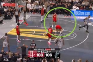 造孽啊!谢泼德连续防守走神😡申京气得怒拍地板