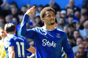 莫耶斯:我们不打算放走恩迪亚耶 满意格拉利什加盟以来的表现