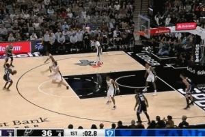 不容易!施罗德单打撤步命中准压哨三分 国王全队首节唯一三分